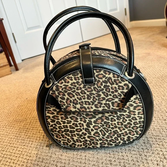 🍁 Sale! Like New! Leopard Print Round Travel Case with Multiple Compartments - Picture 1 of 11